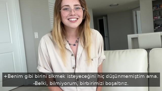Tatlı Sürtük En Yakın Kankasıyla Sikişebildiğine Hala İnanamıyor